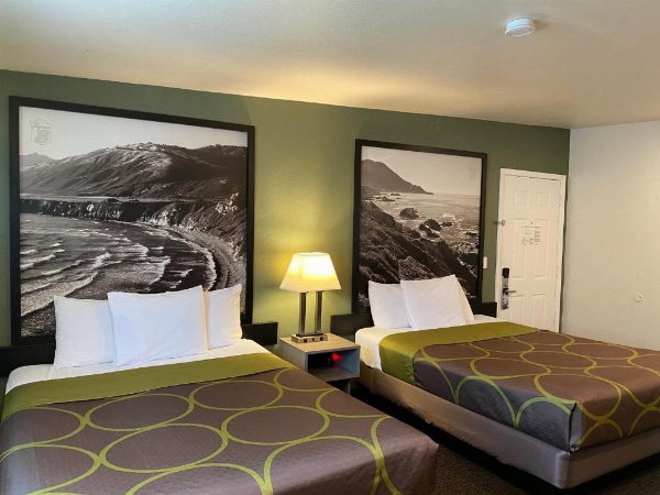 Super 8 by Wyndham Monterey image 27